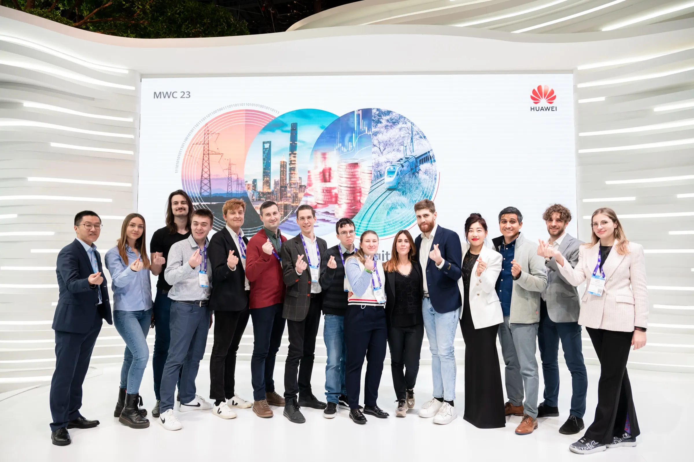 Huawei — Huawei Cloud en el MWC Barcelona 2023, Fira Gran Via, Barcelona. Fotografía de Noomadik.