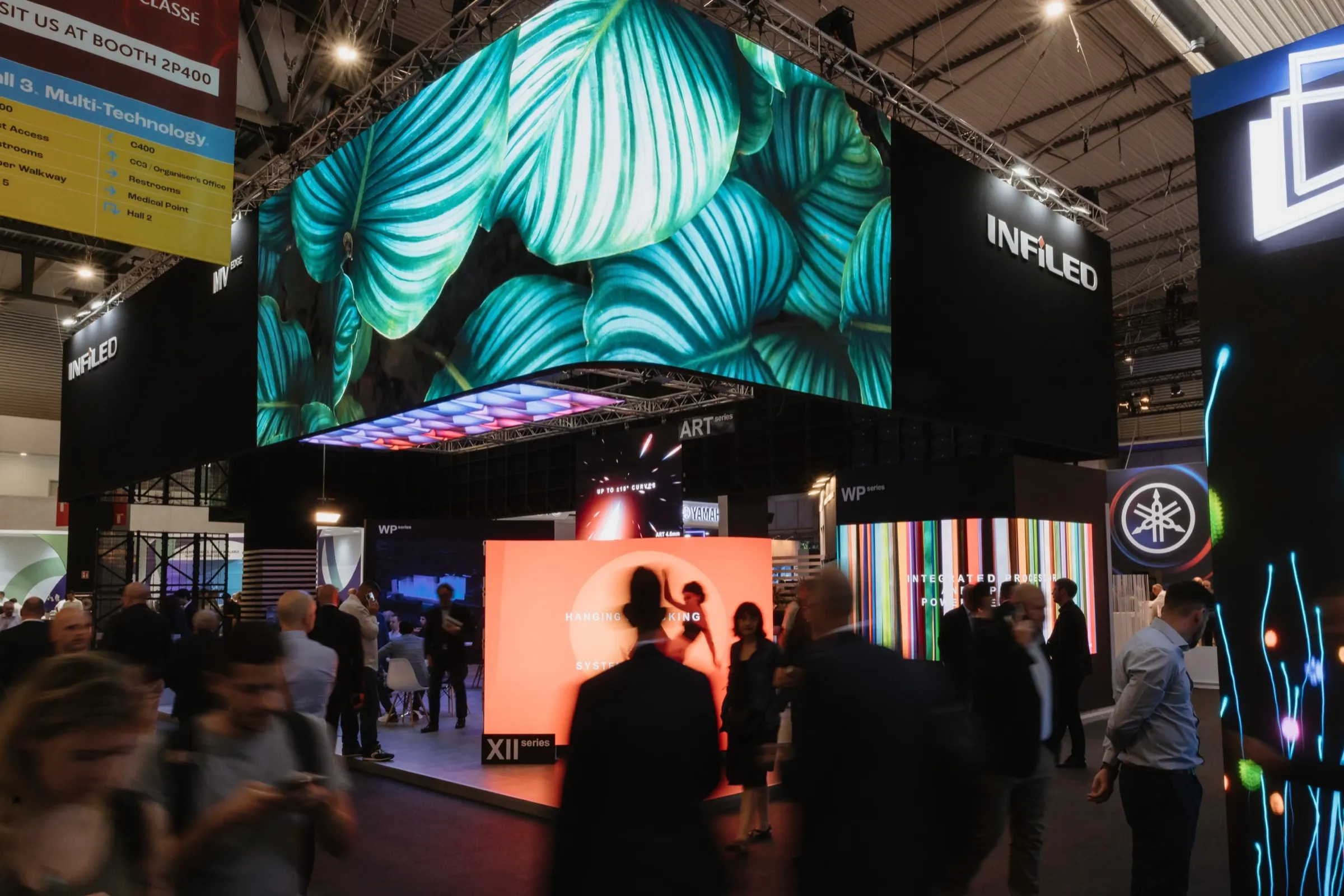 INFiLED — Stand en ISE 2022, Fira Gran Via, Barcelona. Fotografía de Noomadik.