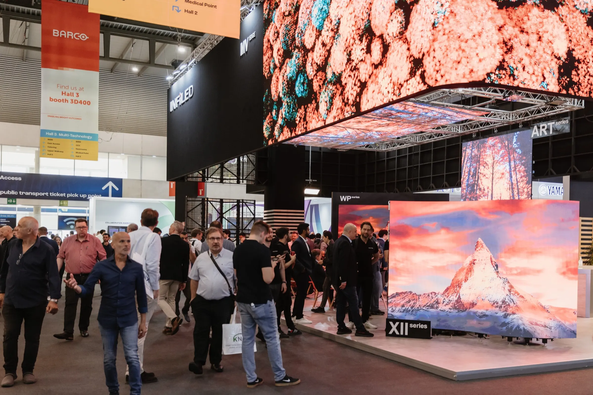 INFiLED — Stand en ISE 2022, Fira Gran Via, Barcelona. Fotografía de Noomadik.