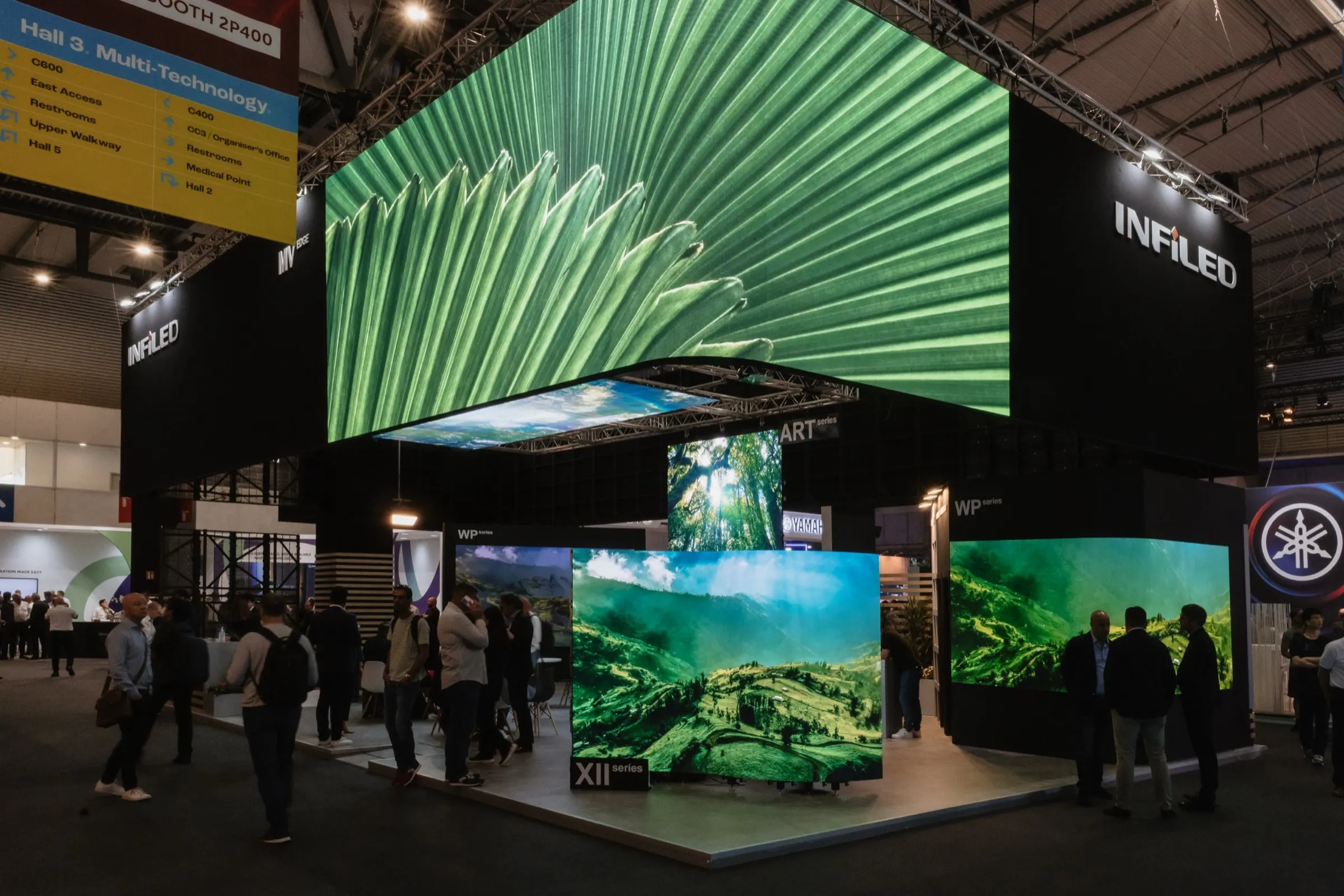 INFiLED — Stand en ISE 2022, Fira Gran Via, Barcelona. Fotografía de Noomadik.