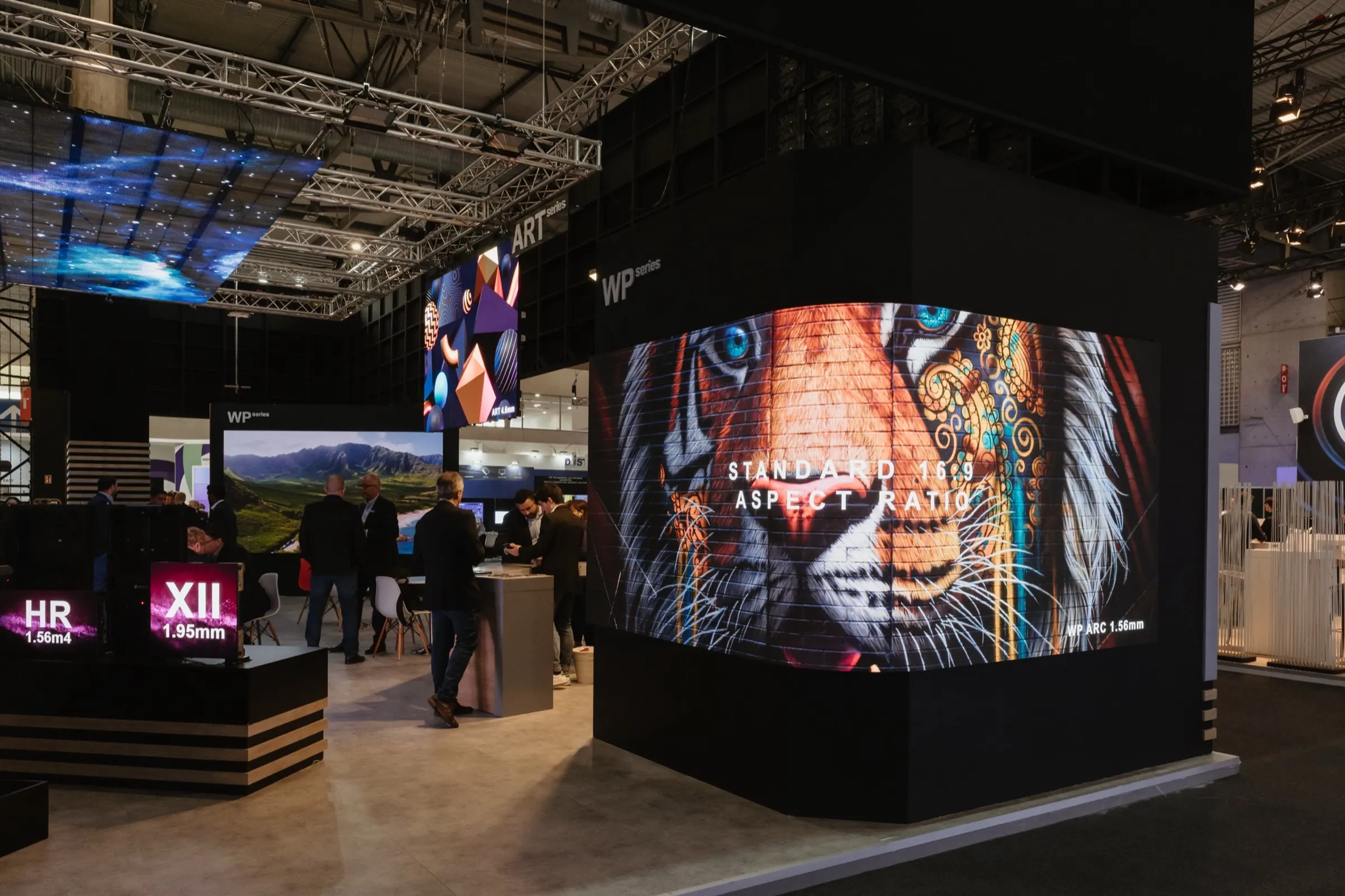 INFiLED — Stand en ISE 2022, Fira Gran Via, Barcelona. Fotografía de Noomadik.