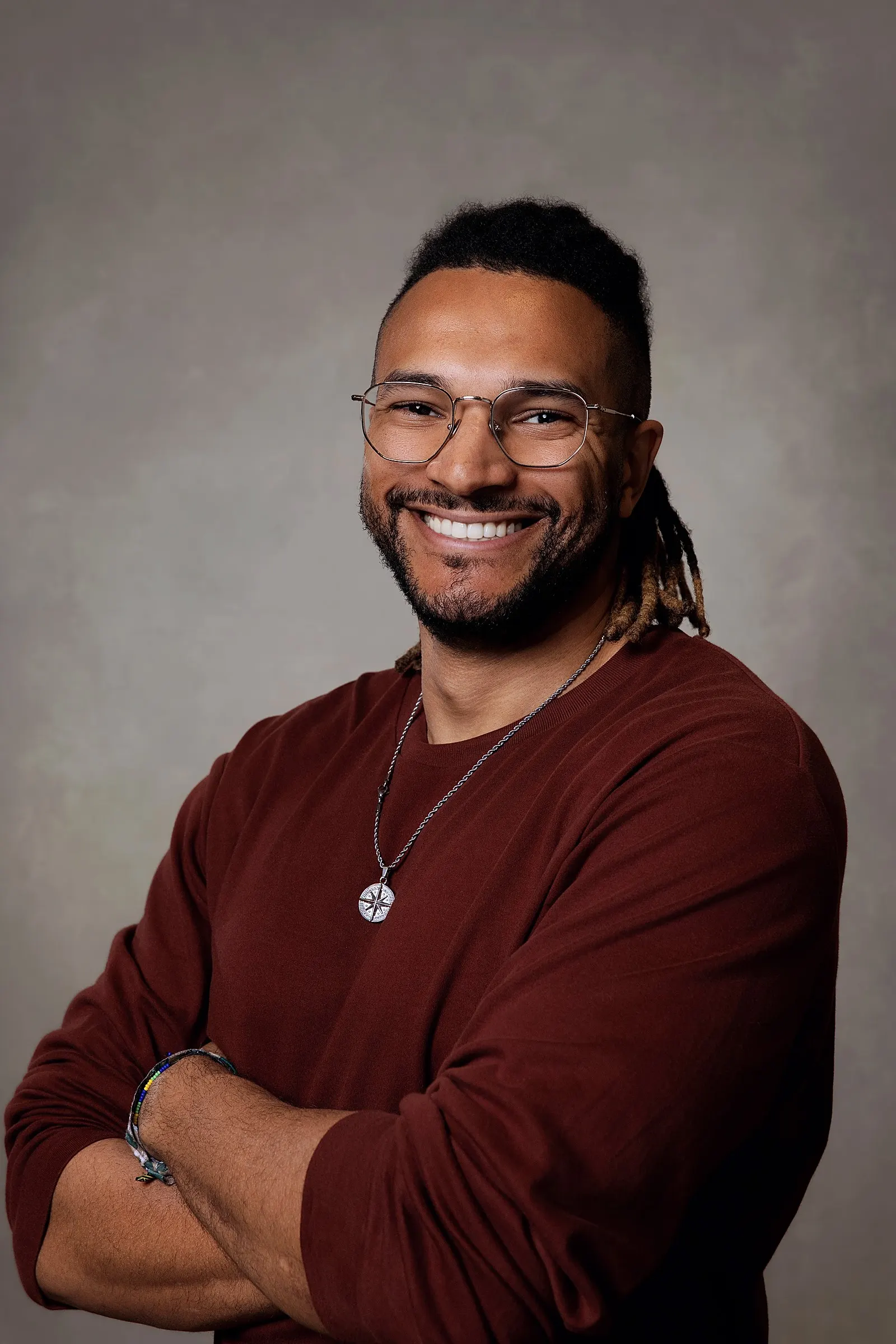 Corporate headshot on a studio backdrop during a team session. Photo by Noomadik.